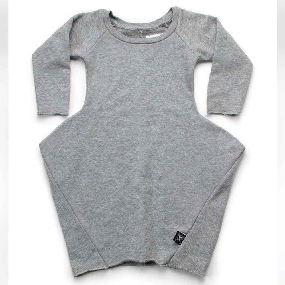 Nununu. Small oil stain on chest barely noticeable.